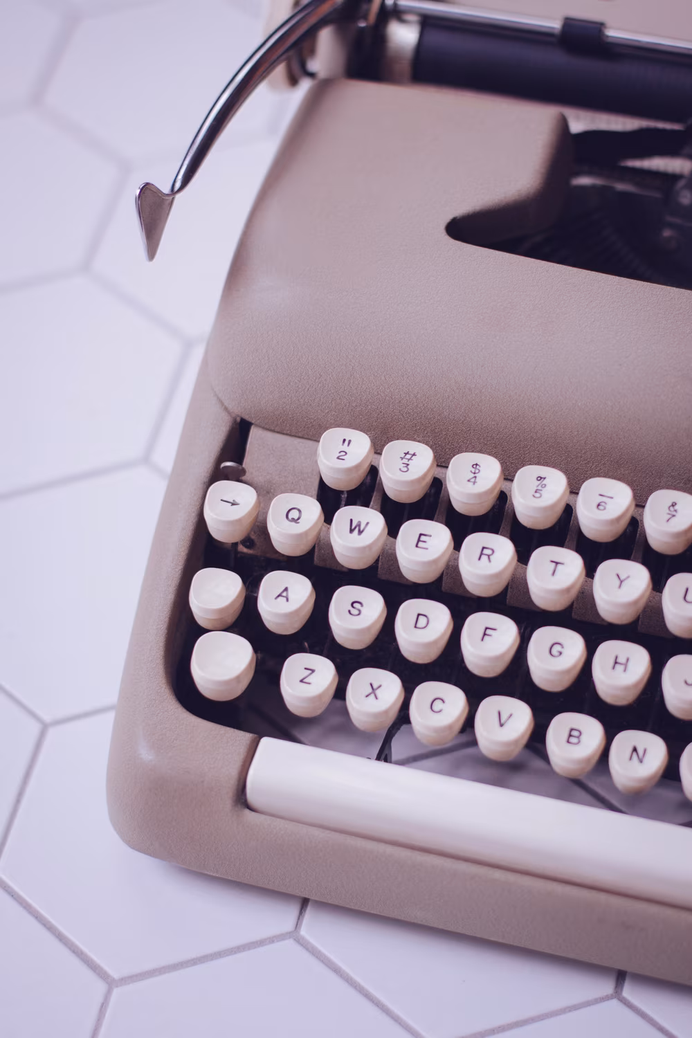 A Smith-Corona Clipper with an easier-to-swing and more ergonomic carriare return, the 1950s