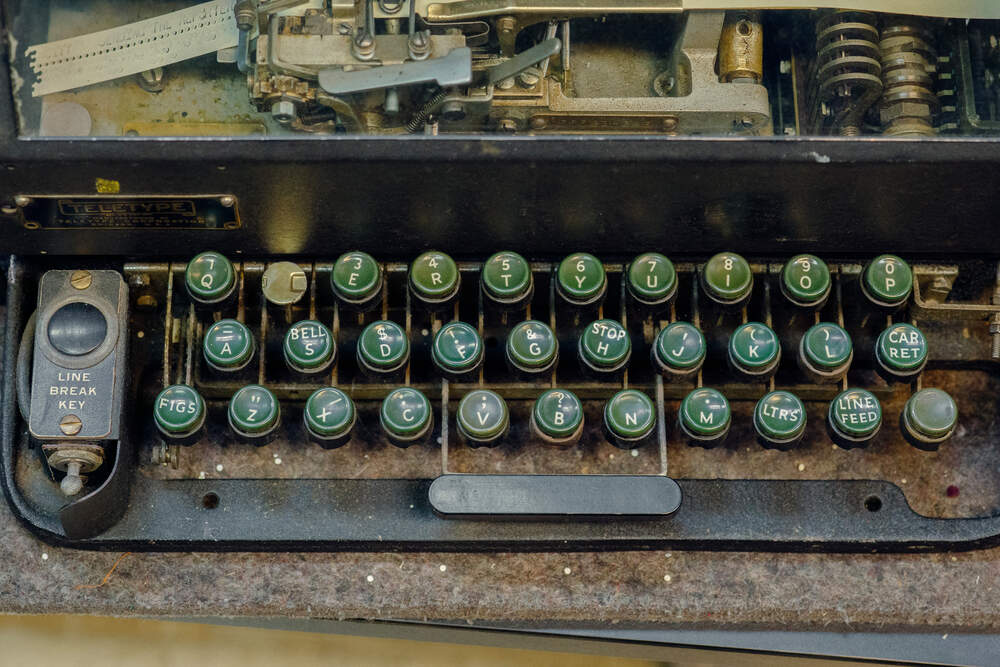 Teletype Model 15 from the 1930s, with separate <span class="key">Car Ret</span> and <span class="key">Line Feed</span> keys