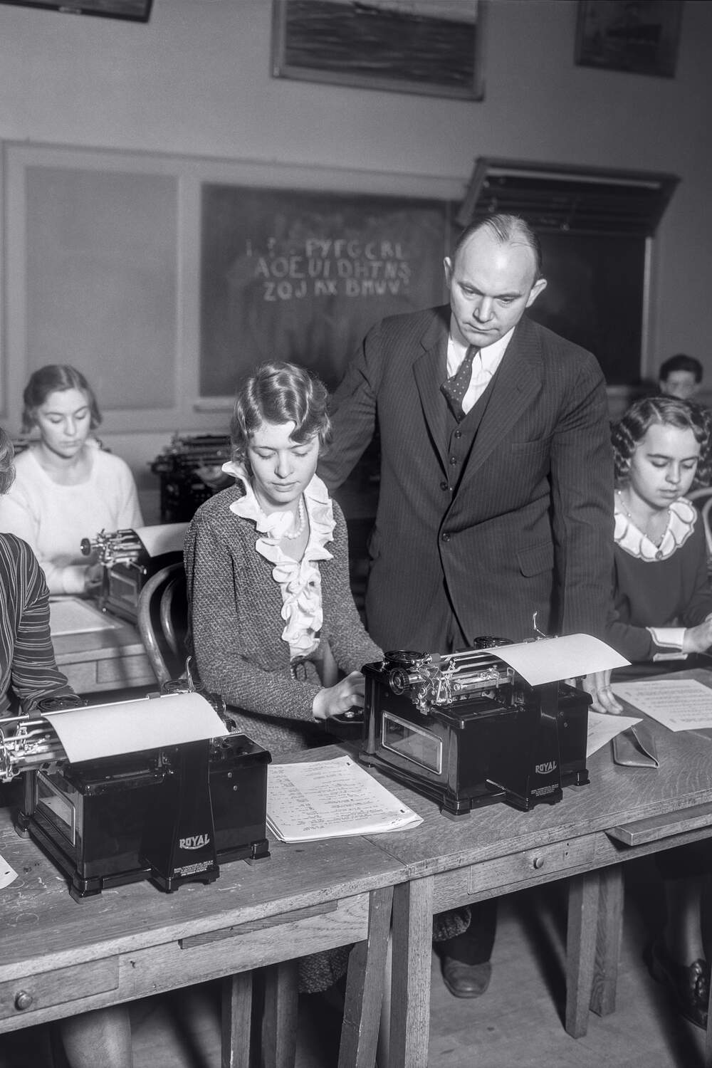 August Dvorak teaching typing in 1932
